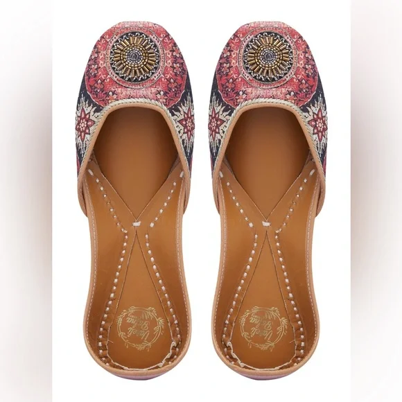 Vareli Bafna Pink Multi-Colored Printed Embroidered Juttis - EU 38 - Picture 1 of 9